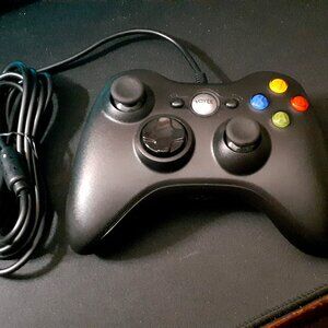 VOYEE - Microsoft Xbox 360 Wired Controller - Black - Tested Works Great!!